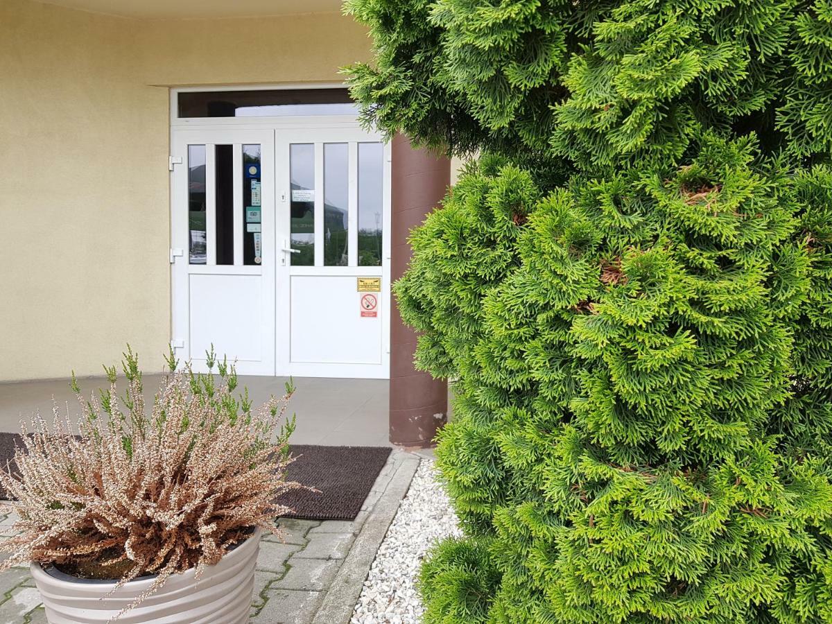 Hotelik Pod Baranami Siechnice Eksteriør bilde